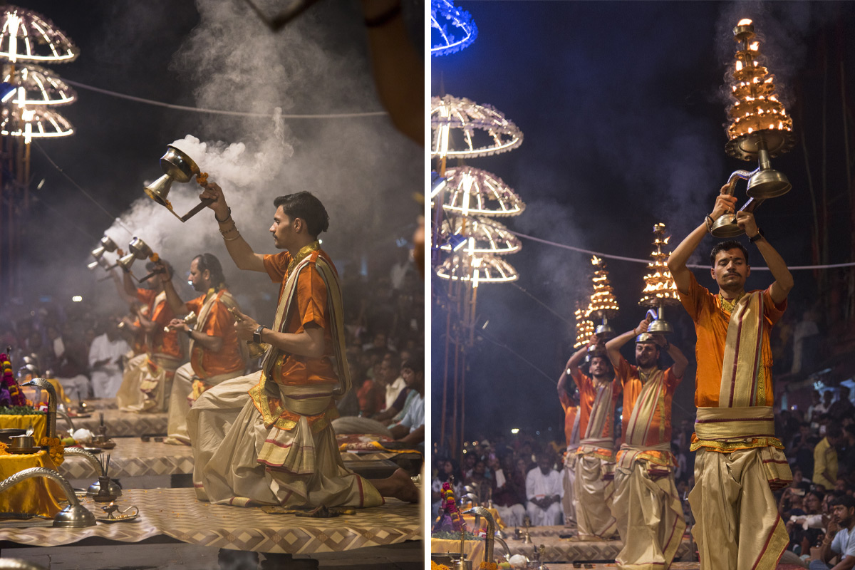 Ganga Aarti ved Dashashwamedh Ghat i Varanasi om kvelden