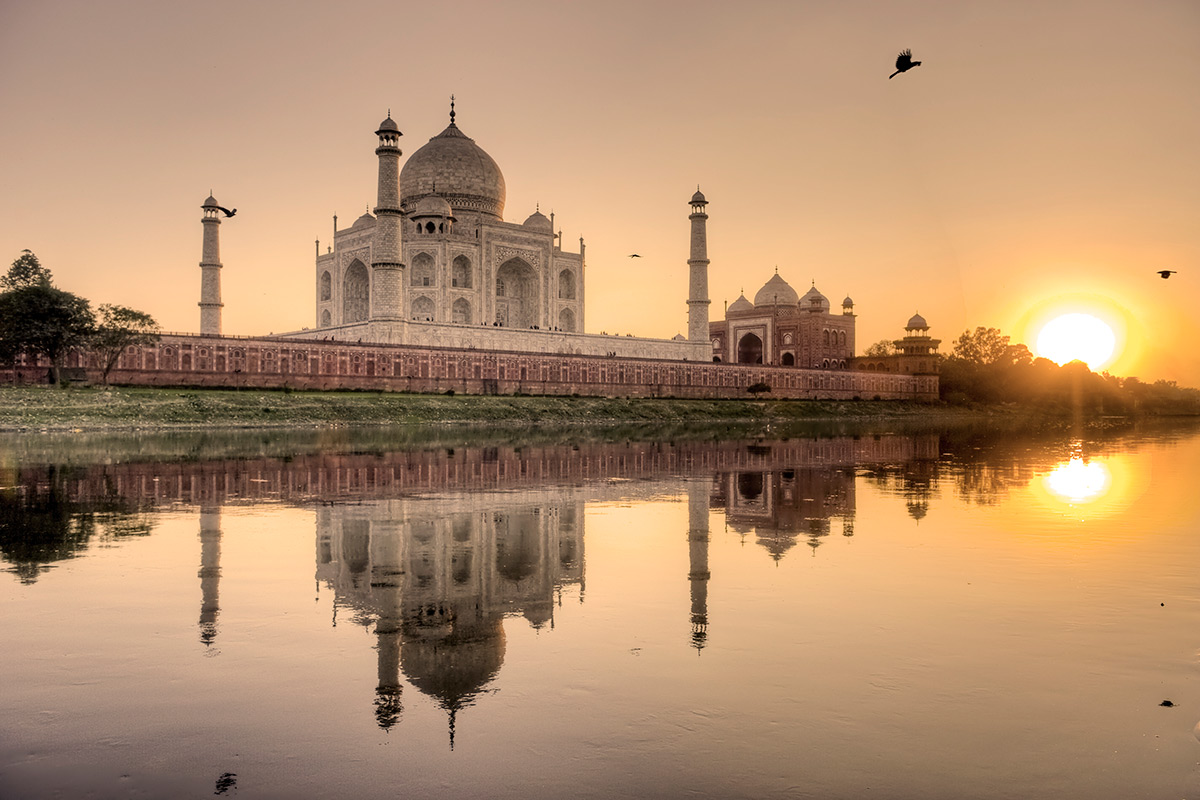 Taj Mahal ved solnedgang i Agra