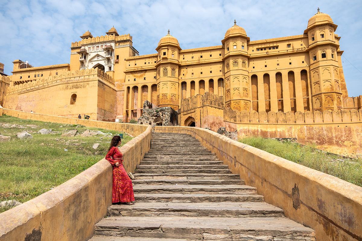 Gårdsrom og buer inne i Amber Fort utenfor Jaipur i Rajasthan